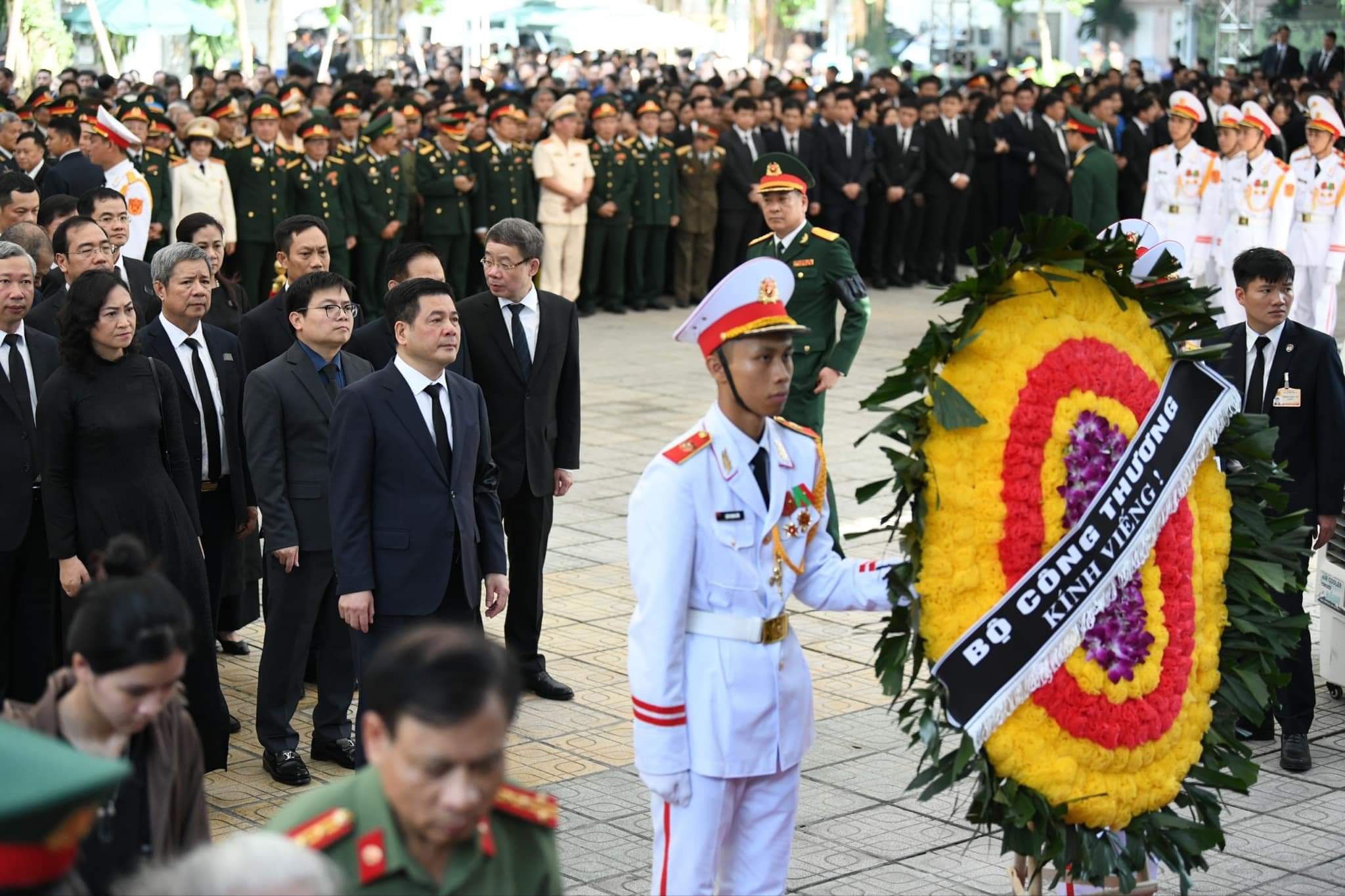 Đoàn Bộ Công Thương kính viếng Tổng Bí Thư Nguyễn Phú Trọng