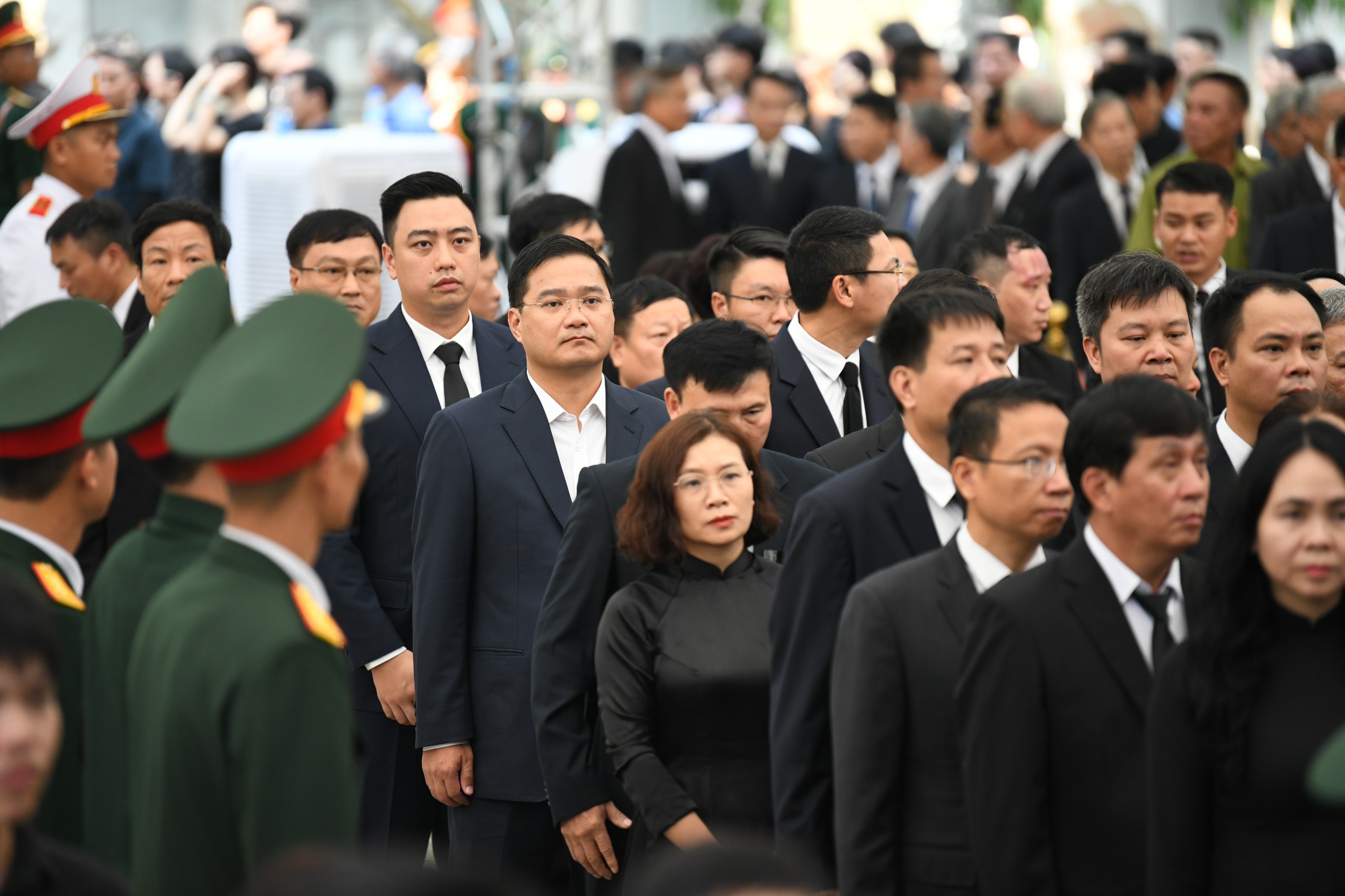 Đoàn Bộ Công Thương do Bộ trưởng Nguyễn Hồng Diên làm trưởng đoàn cùng tập thể Lãnh đạo Bộ; đại diện Lãnh đạo các đơn vị chuyên môn của Bộ Công Thương đã vào kính viếng Tổng Bí thư Nguyễn Phú Trọng