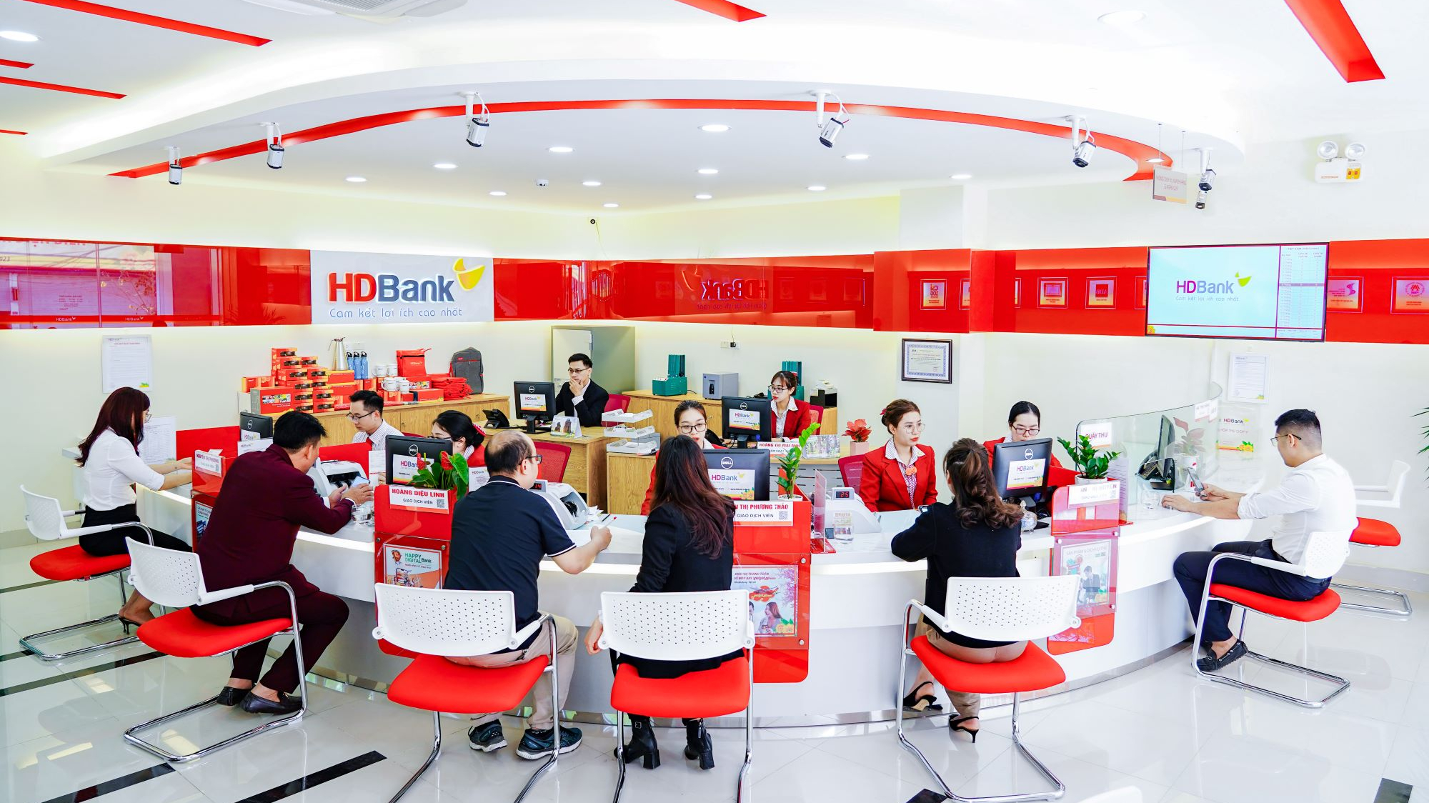 Ngân hàng HDBank công bố hai quỹ ngoại nắm hơn 2% vốn điều lệ