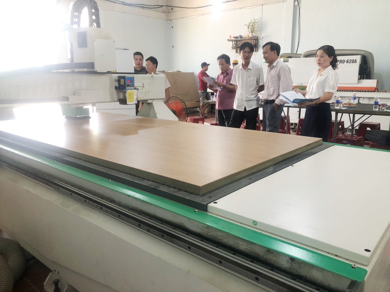 Hỗ trợ ứng dụng máy móc thiết bị tiên tiến trong chế biến gỗ” do Công ty TNHH tổng hợp Phương Nghi