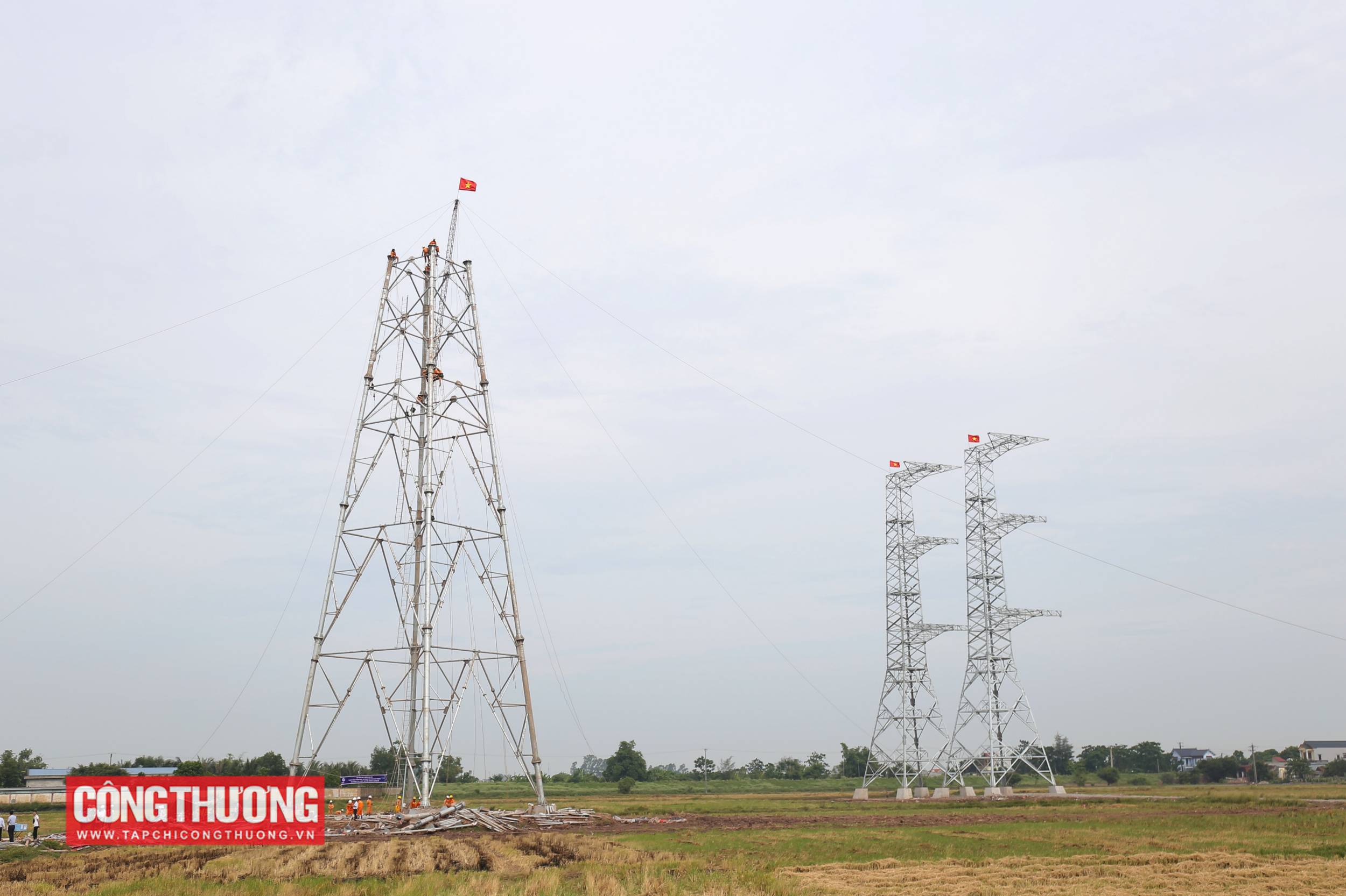 Dự án đường dây 500kV mạch 3 Quảng Trạch - Phố Nối được triển khai với tinh thần trách nhiệm cao, "vượt nắng, thắng mưa", "ăn tranh thủ, ngủ khẩn trương", làm việc liên tục 24/7, "3 ca, 4 kíp", "làm ngày không đủ, tranh thủ làm đêm", "làm xuyên tết, xuyên ngày nghỉ, xuyên ngày lễ", "chỉ bàn làm, không bàn lùi"