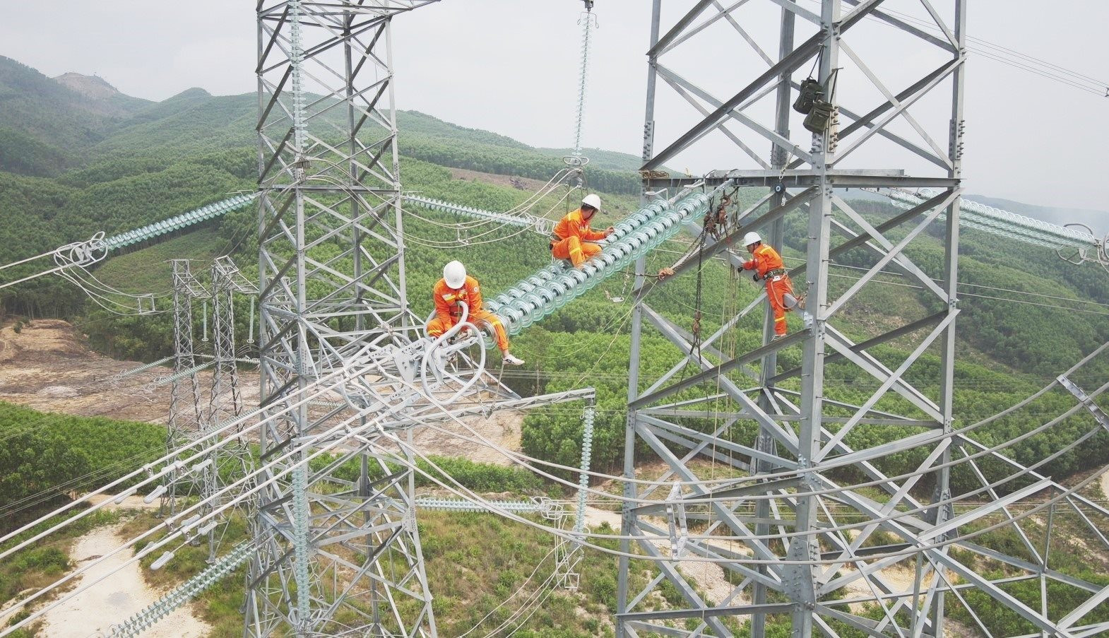 6 tháng đầu năm, tình hình cung ứng đủ điện cho phát triển kinh tế xã hội đất nước và nhu cầu của nhân dân đã được đảm bảo tốt