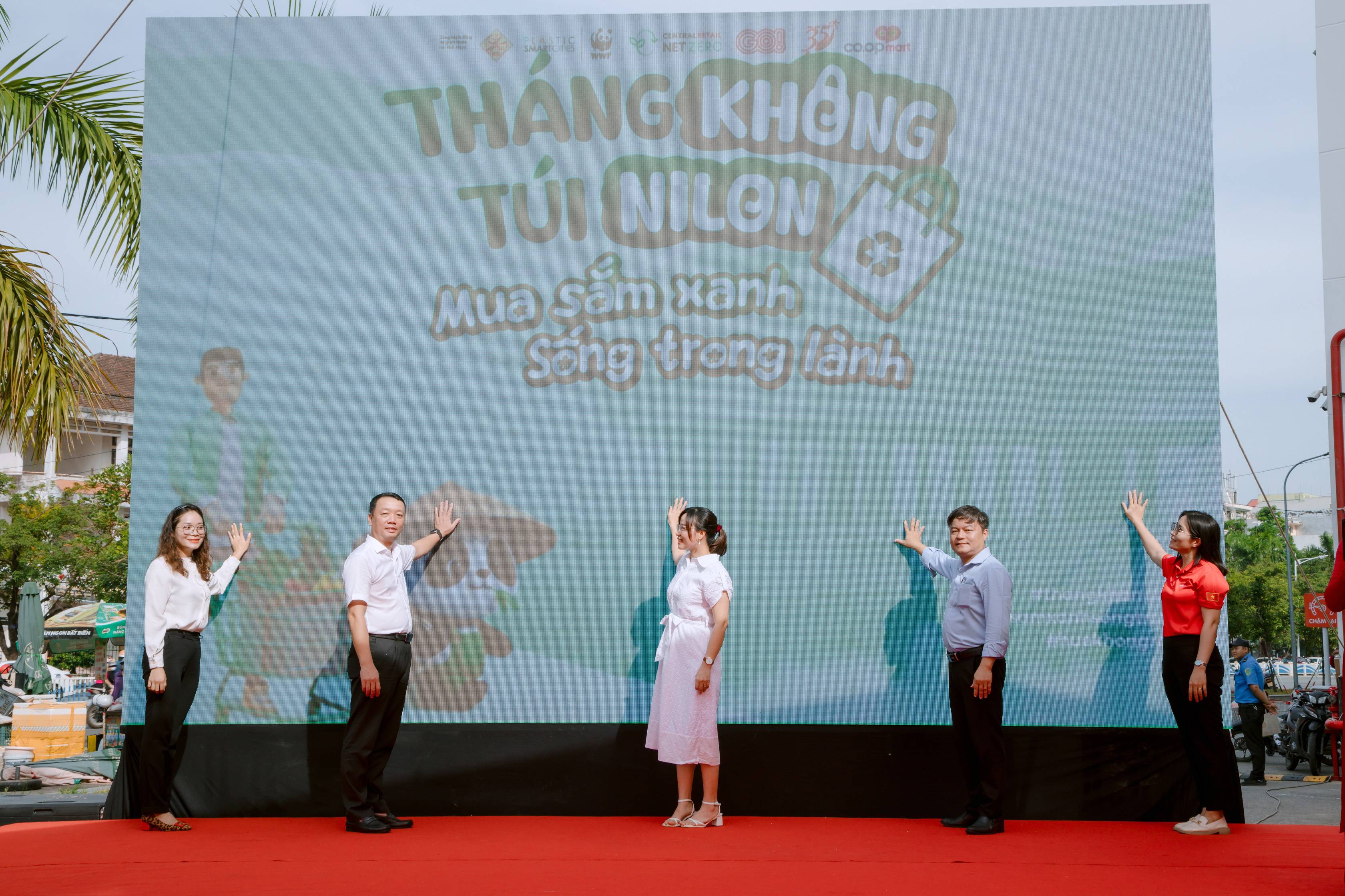 Nghi thức phát động Tháng không túi nilon tại siêu thị GO! Huế